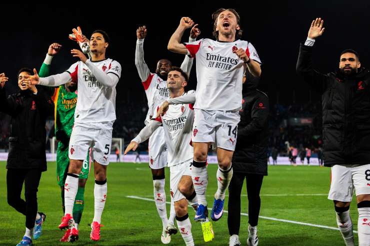 Il Milan che festeggia una vittoria