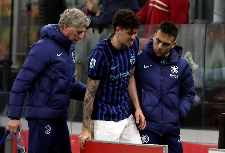 Bastoni mentre esce da San Siro inofrtunato