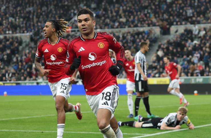 Il giocatore del Manchester United Casemiro dopo un gol in Premier