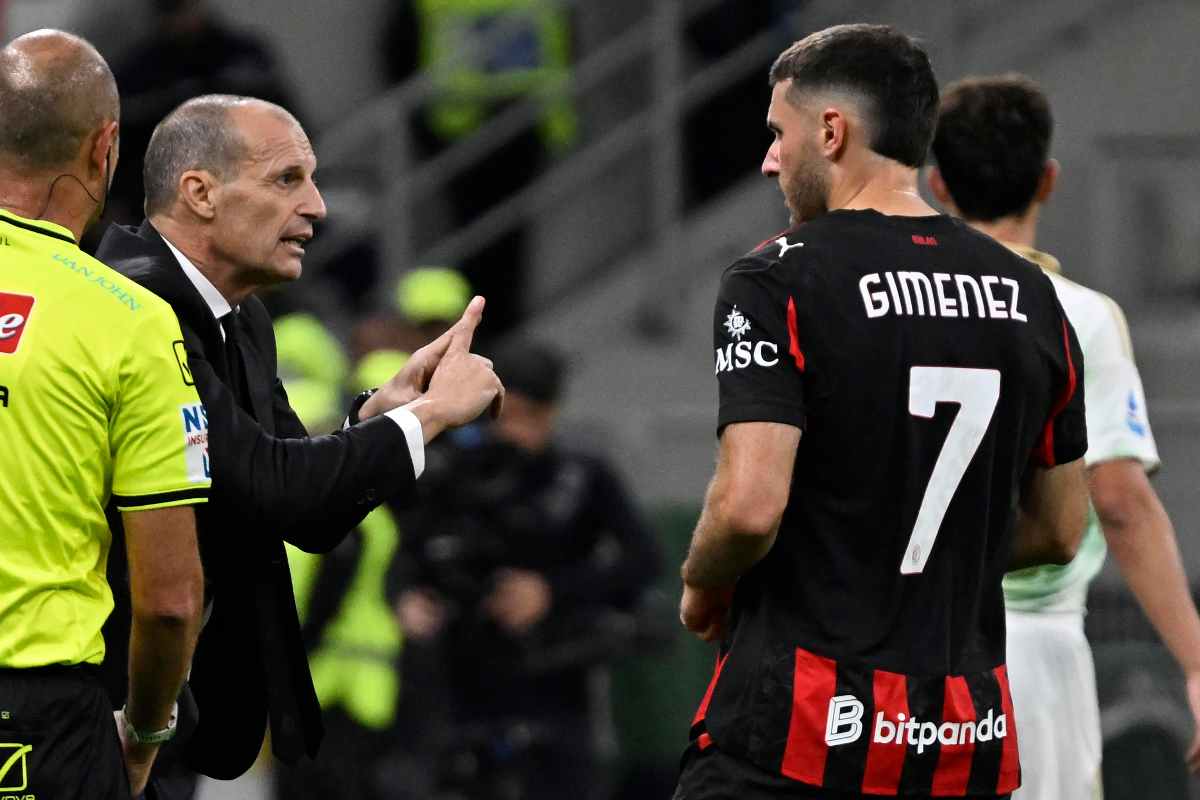 Santiago Gimenez mentre Allegri gli dà delle indicazioni