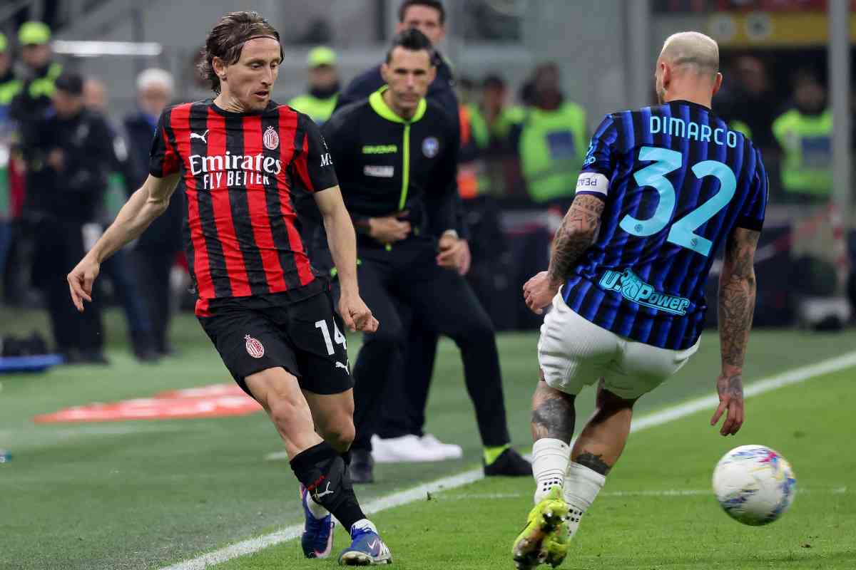 Luka Modric mentre bgioca il derby con l'Inter