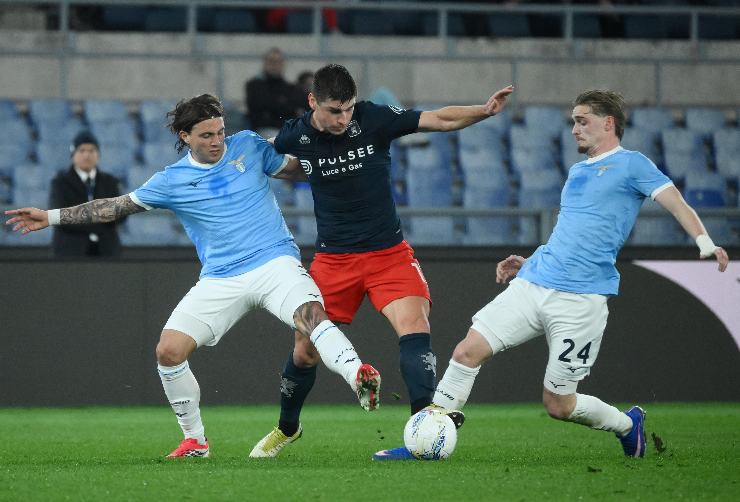 Taylor mentre cerca di contrastare un avversario