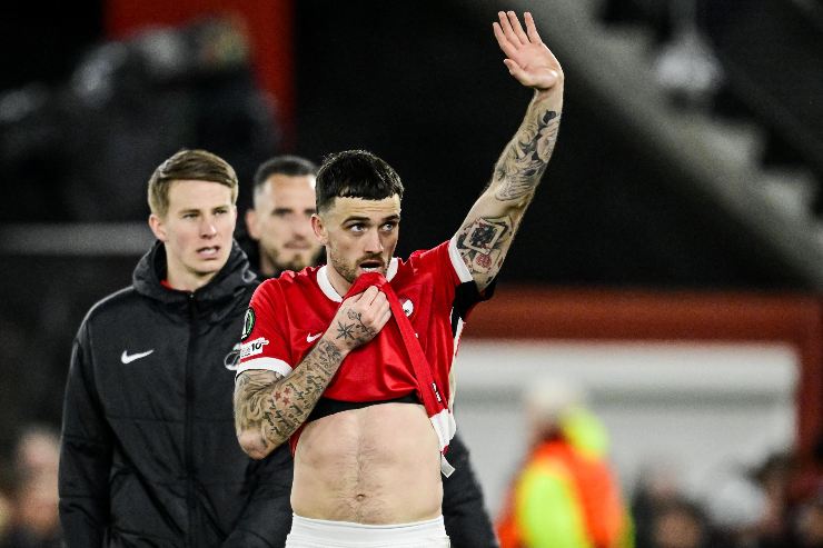 Troy Parrott dell'Az Alkmaar dopo aver segnato un gol in Europa