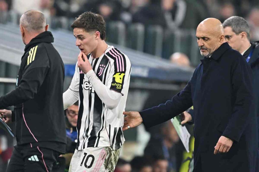 Luciano Spalletti che prova a consolare Yildiz durante Roma-Juventus