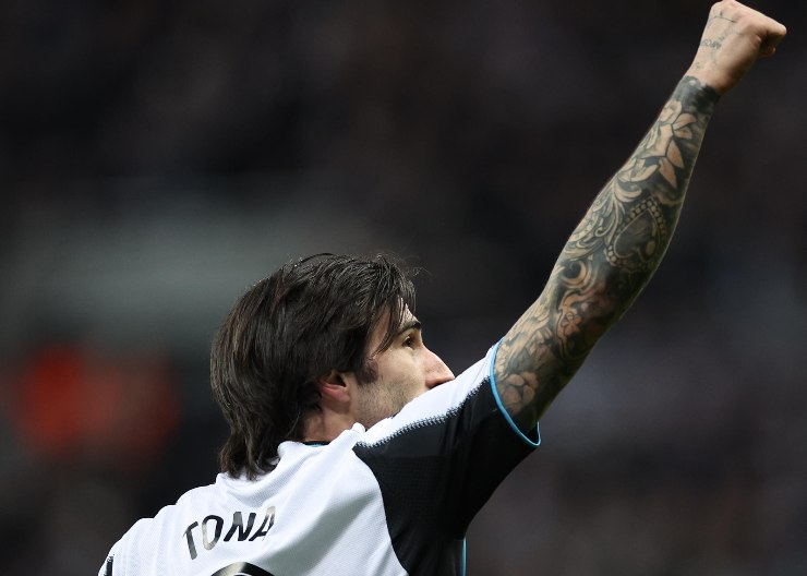 Sandro Tonali che esulta dopo un gol 