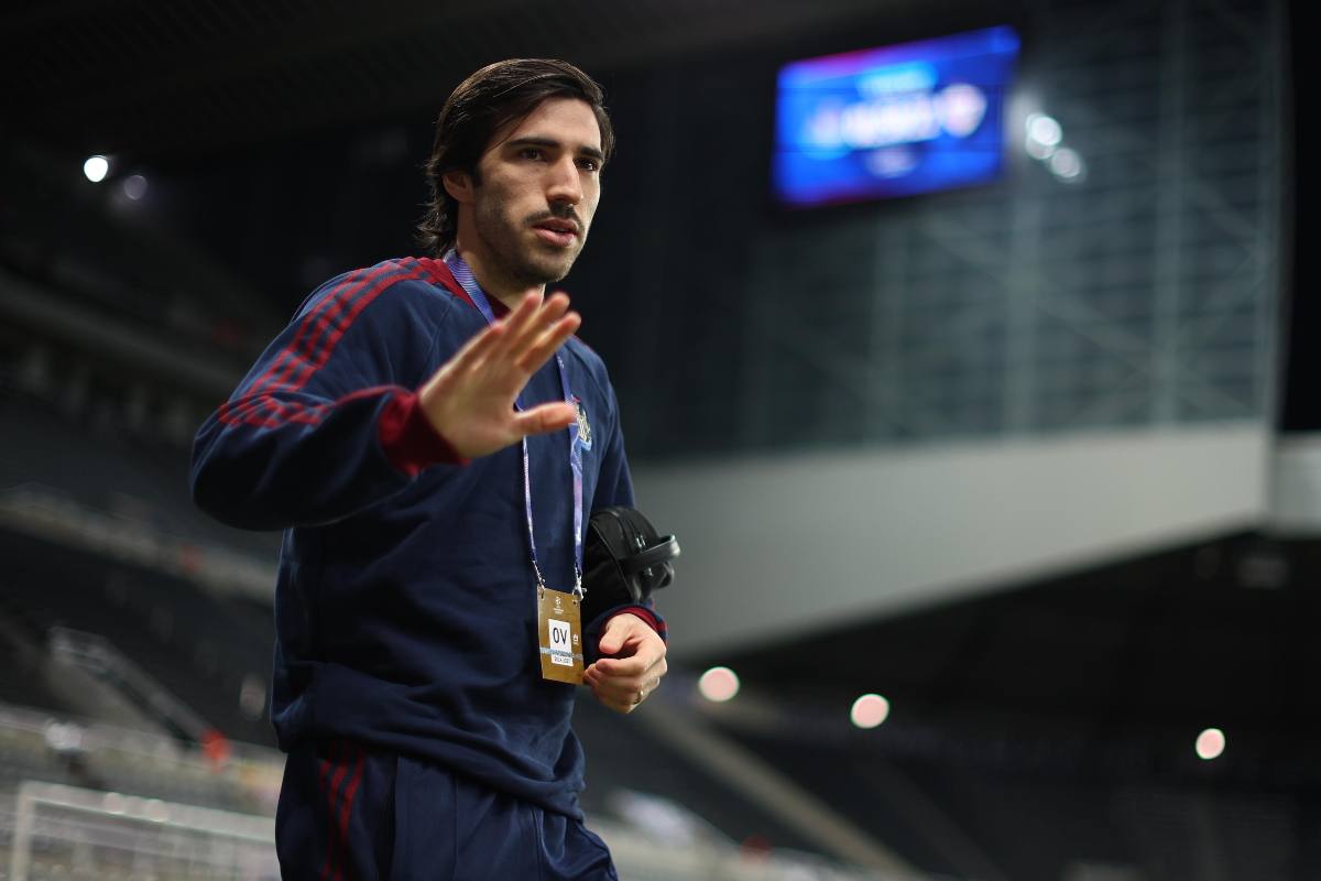 Sandro Tonali mentre si prepara prima di una gara del Newcastle