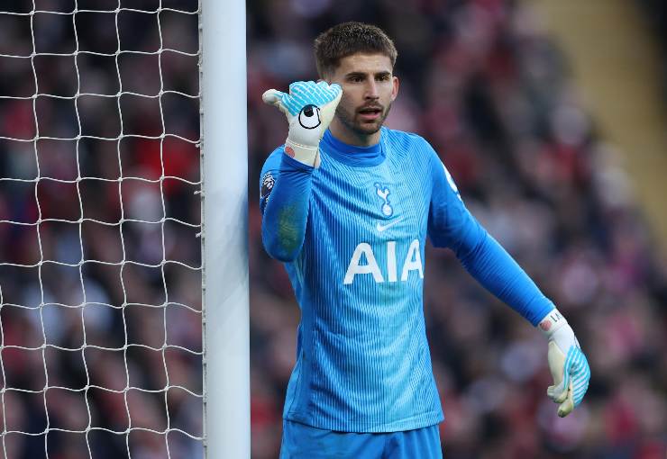 Vicario mentre dà indicazione ai compagni della difesa