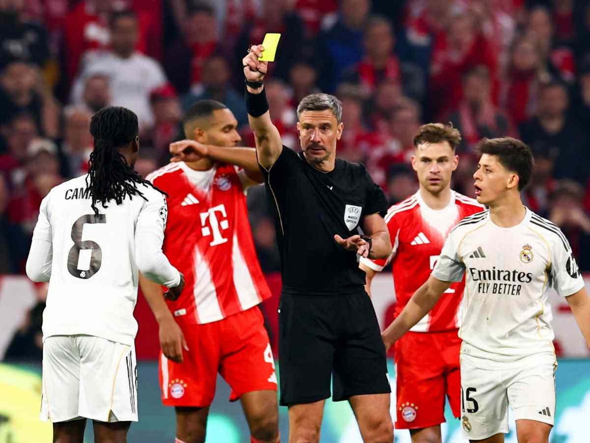 l'arbitro espelle Camavinga in Bayern Monaco-Real Madrid