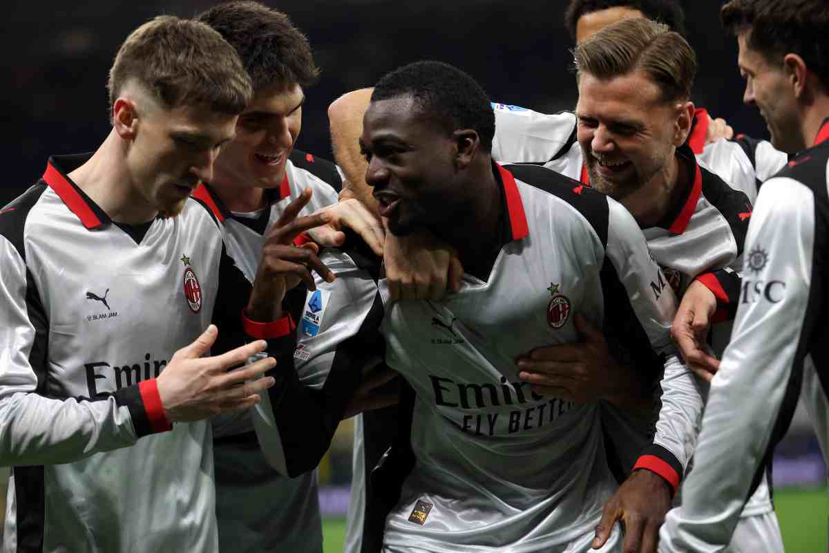 I giocatori del Milan che esultano dopo una vittoria in campionato