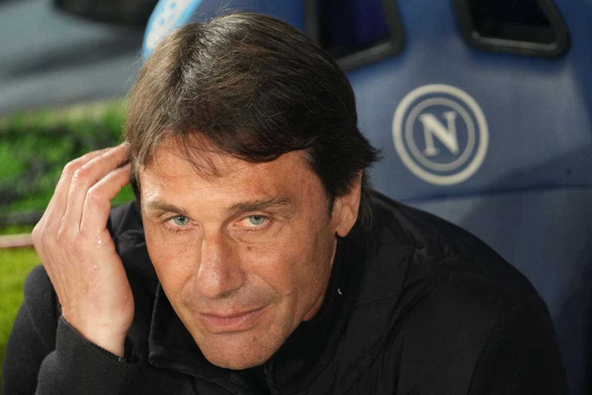 Antonio Conte poco prima che inizi una gara del Napoli