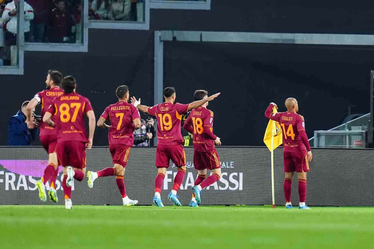 I giocatori della Roma mentre esultano dopo un gol