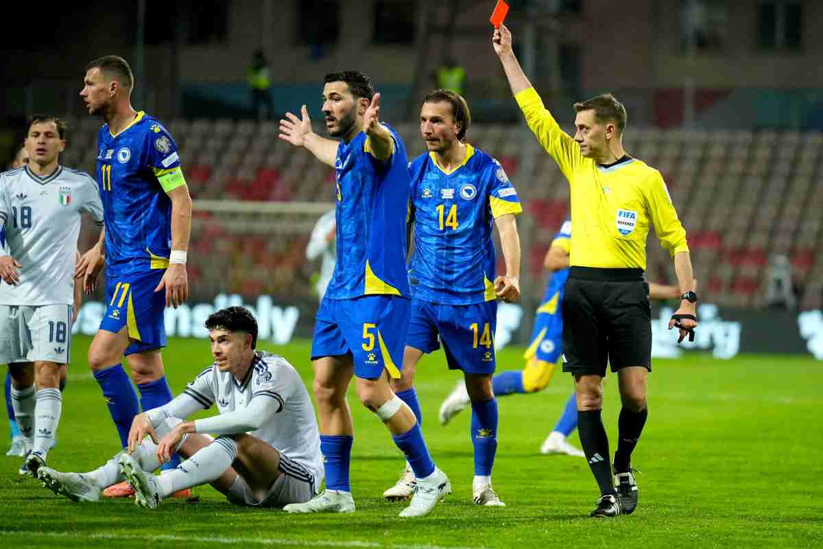 Il momento dell'espulsione di Bastoni