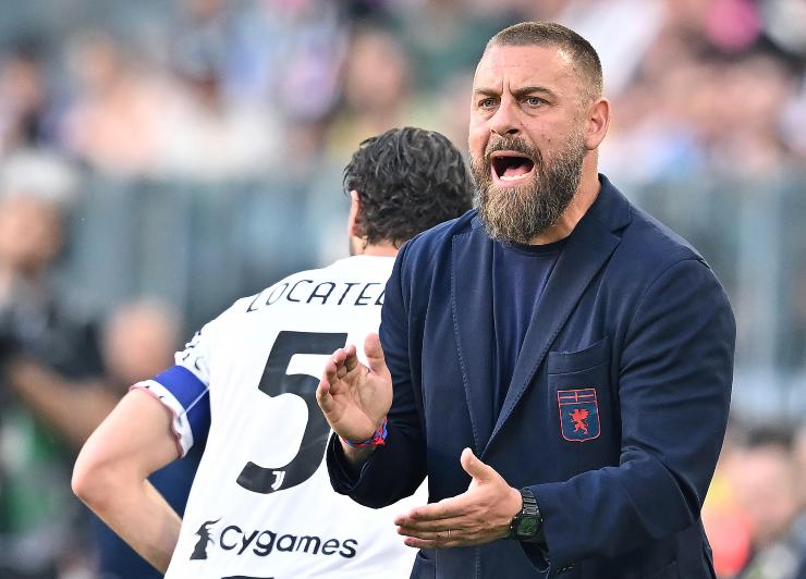 Daniele De Rossi incita i suoi giocatori durante la gara col Genoa