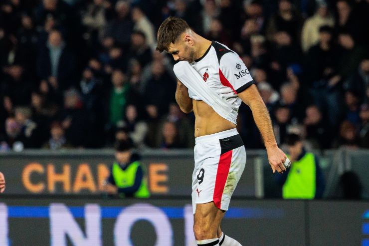 L'attaccante tedesco Fullkrug dopo una sostituzione