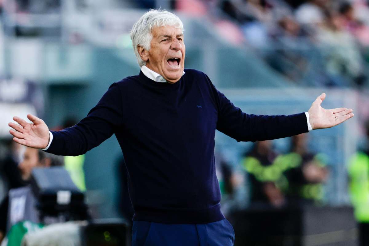 Gasperini mentre dà indicazioni ai suoi giocatori e si arrabbia