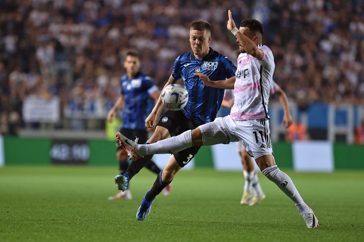 Holm in azione contro l'Atalanta