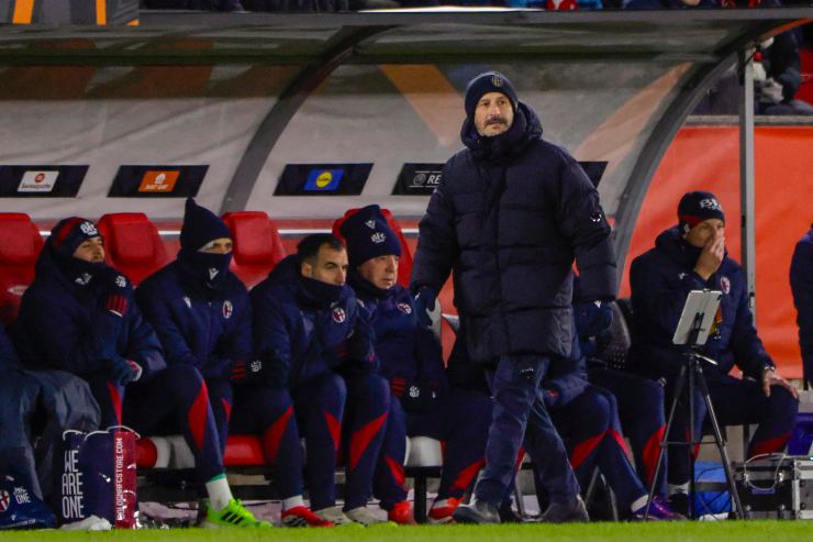 Vincenzo Italiano mentre segue dalla panchina