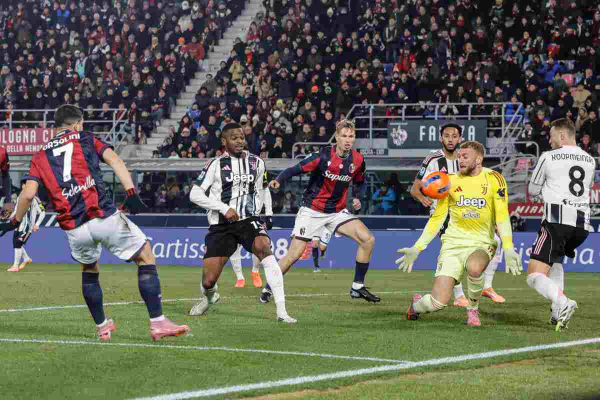Le due squadre Juventus e Bologna mentre si affrontano in campionato