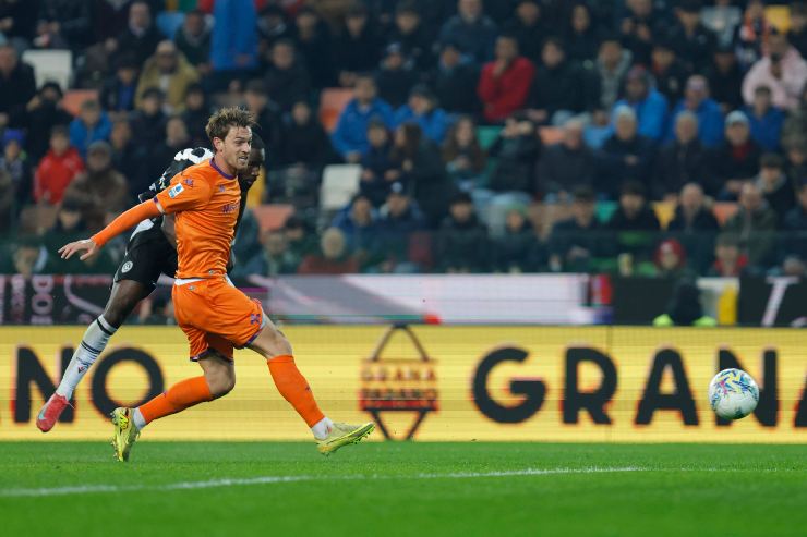 Il difensore della Fiorentina Rugani mentre gioca contro l'Udinese