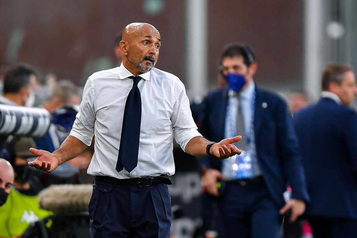 Luciano Spalletti mentre cerca di dare indicazioni ai suoi giocatori
