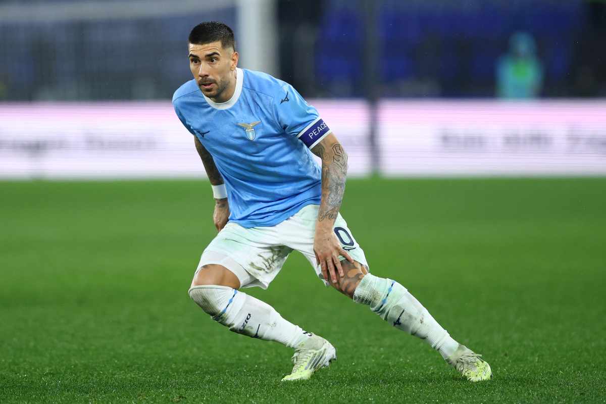 Mattia Zaccagni mentre cerca di intercettare un pallone