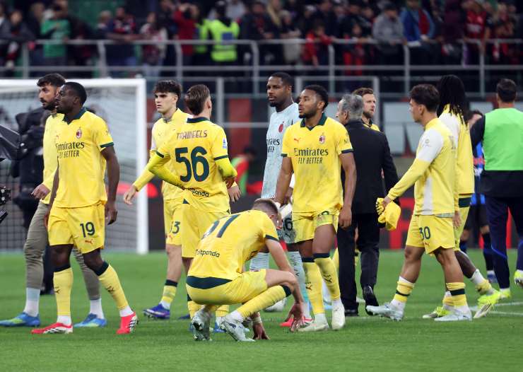 I giocatori del MIlan alla fine della gara con l'Atalanta persa in casa