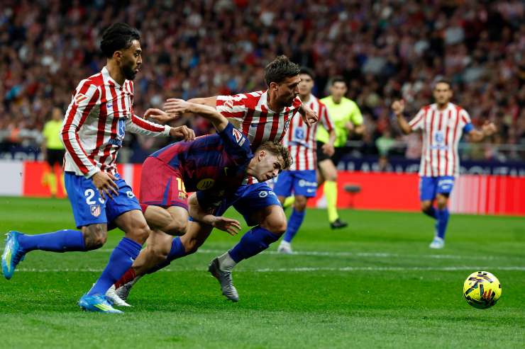 Nico Gonzalez con la maglia dell'Atletico Madrid in azione
