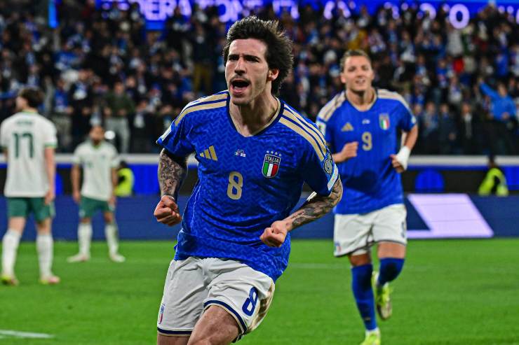 Sandro Tonali dopo un gol con l'Italia