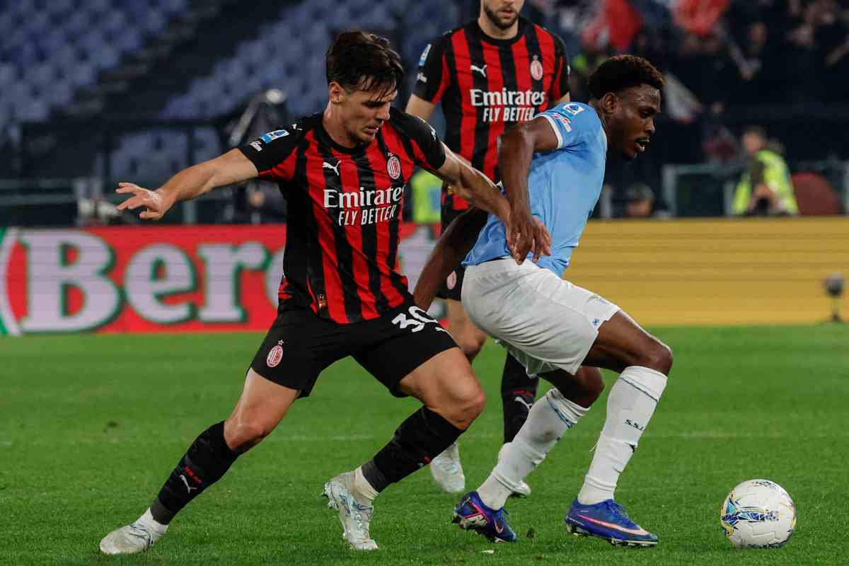 Jashari mentre contrasta Tavares in Lazio-Milan