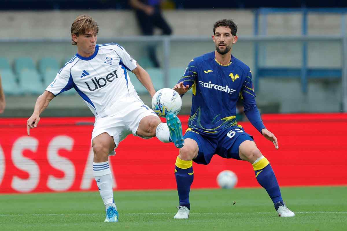 Nico Paz in azione con il Como