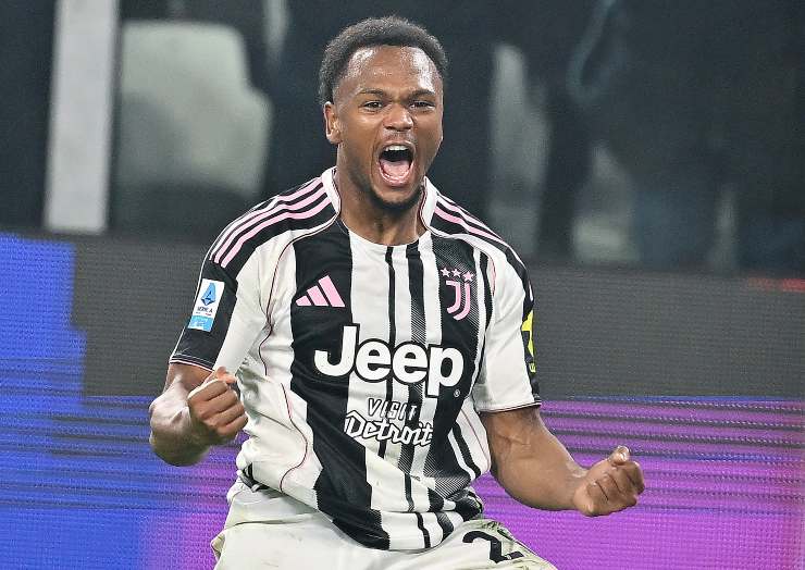 L'attaccante della Juve Openda che esulta per aver segnato una rete importante
