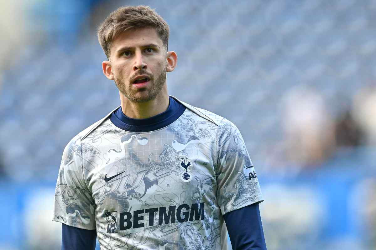 Vicario mentre si sta allenando col Tottenham