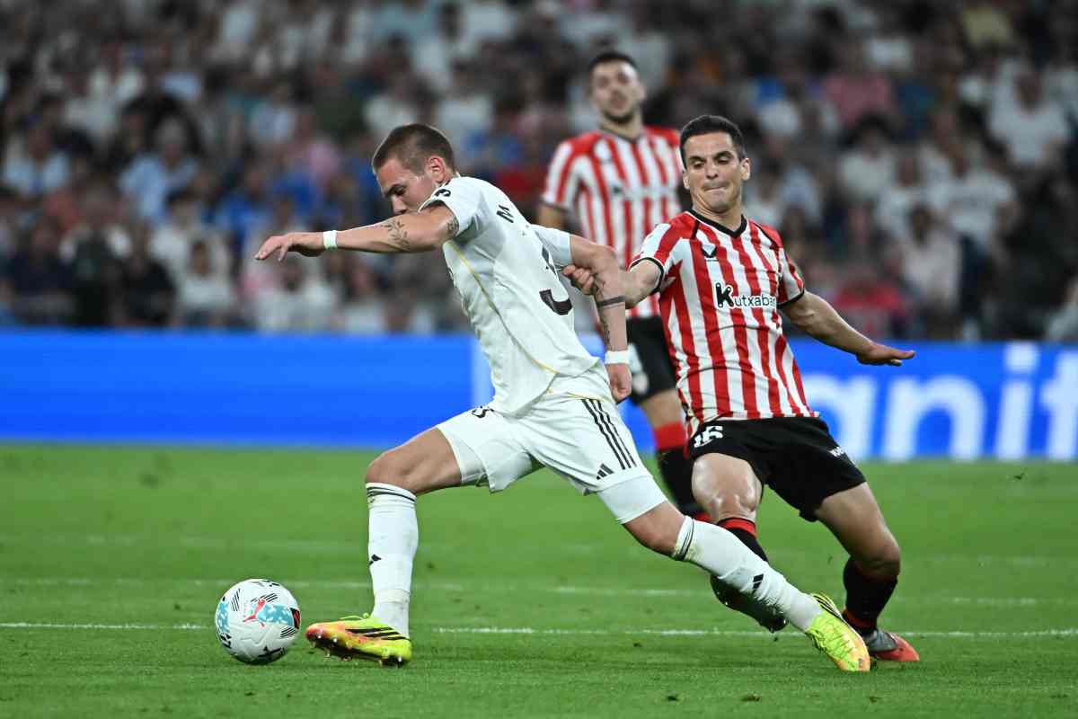 Mastantuono in azione con la maglia del Real Madrid