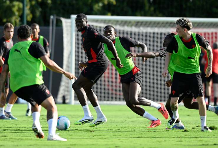 Un momento d'allenamento del Milan a Milanello