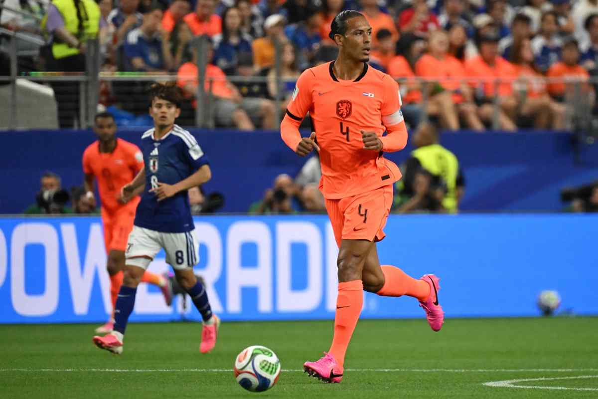Van Dijk mentre è in azione con la maglia dell'Olanda ai mondiali