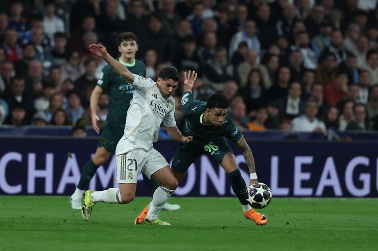 Brahim Diaz mentre tanta un dribbling