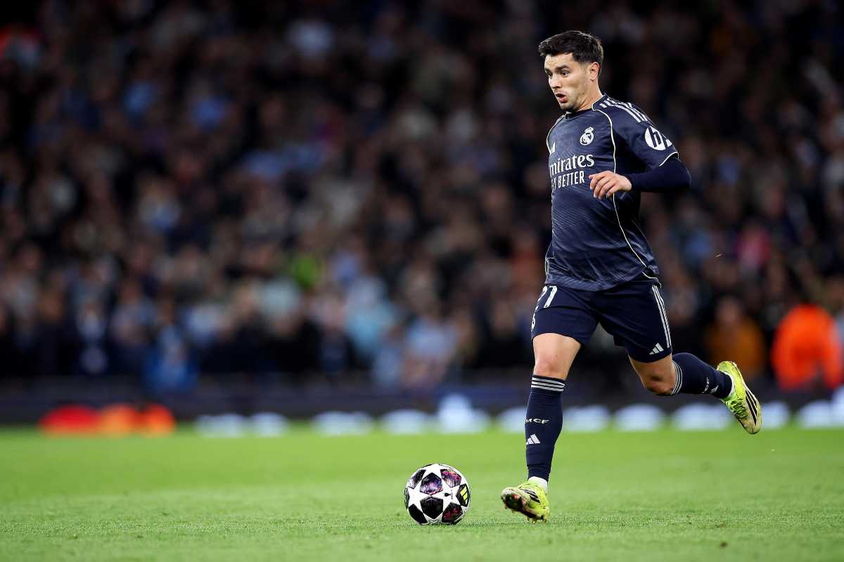 Brahim Diaz mentre tenta una giocata al Bernabeu con la maglia del Real