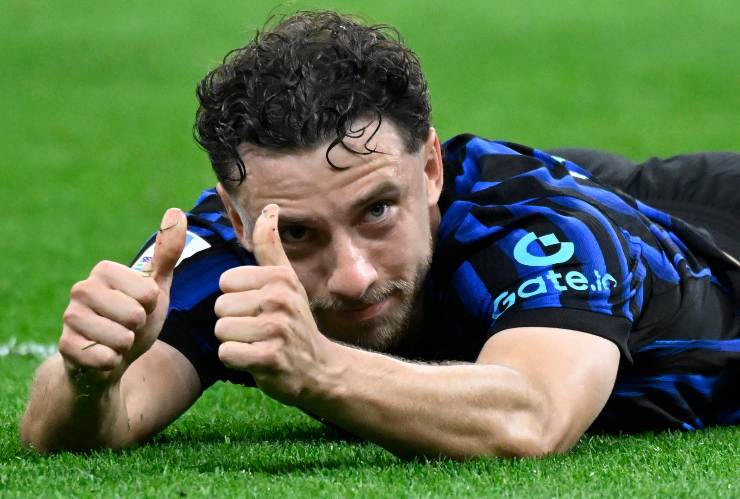 Carlos Augusto durante una gara di campionato con l'Inter