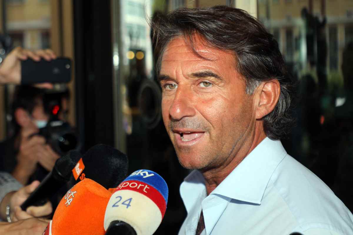 Il dirigente della Juve Carnevali durante una conferenza stampa
