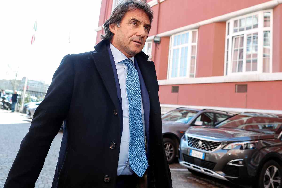 Il dirigente della Juventus Carnevali mentre entra al Coni