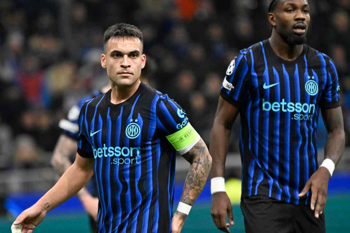 La coppia d'attacco Lautaro Thuram prima di un angolo