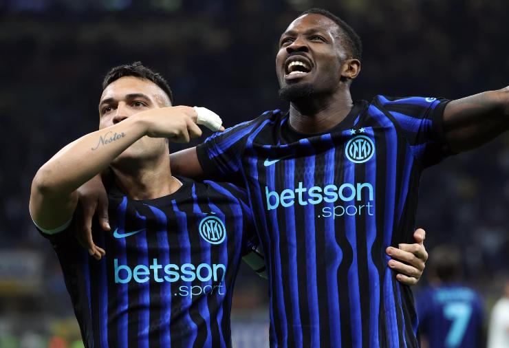 Lautaro e Thuram che festeggiano una rete