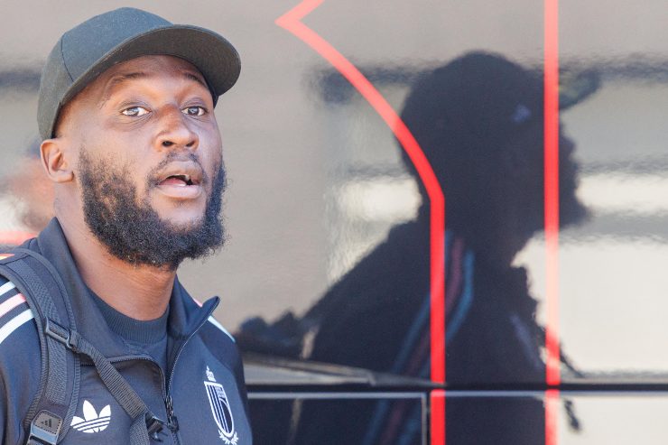 Il giocatore del Napoli Lukaku al rientro in aeroporto