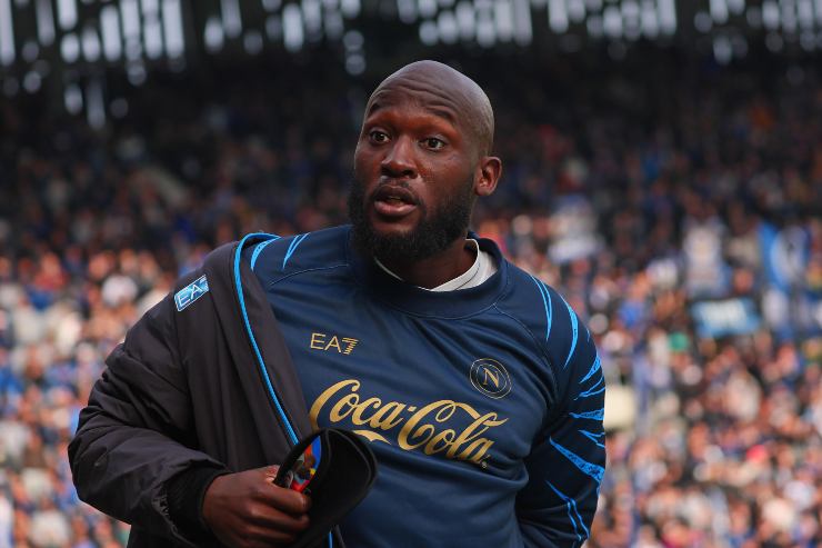 Romelu Lukaku durante una fase di riscaldamento prima di entrare in gara