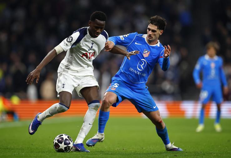 Pape Sarr in azione con la maglia del Tottenham in Premier
