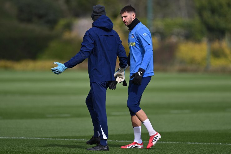 Il portiere del Tottenham Vicario mentre si allena