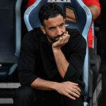 Il tecnico del Milan Amorim pensieroso durante la gara con la Lazio