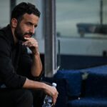 Il tecnico del Mian Amorim mentre riflette sul da farsi