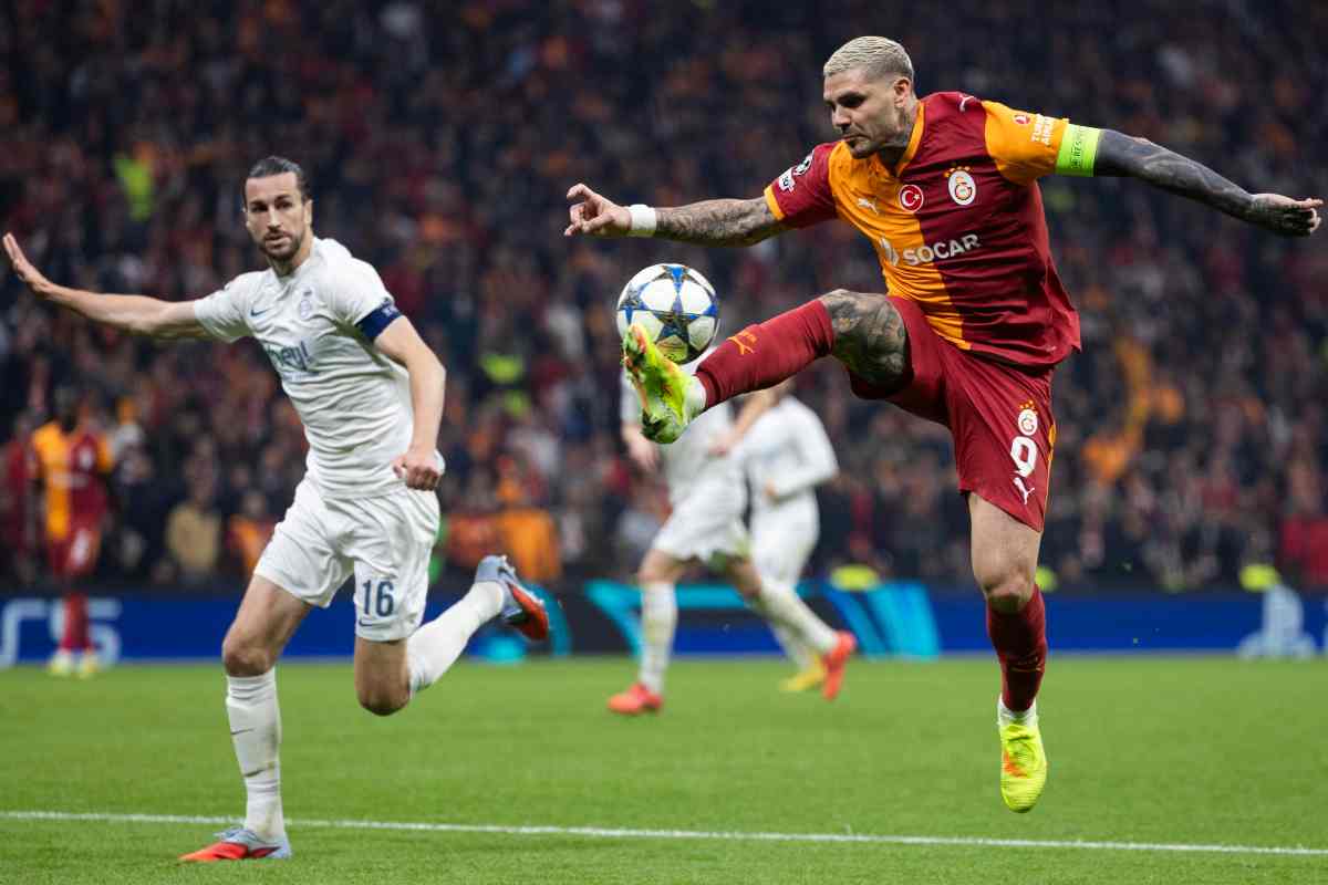 Mauro Icardi mentre cerca di segnare un con per il Galatasaray