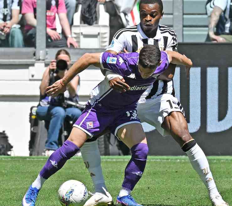 Il giocatore della Juve Kalulu in azione